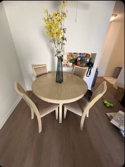 Round Dining Table with 4 Upholstered Chairs