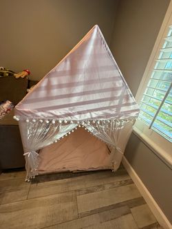 Pink play tent