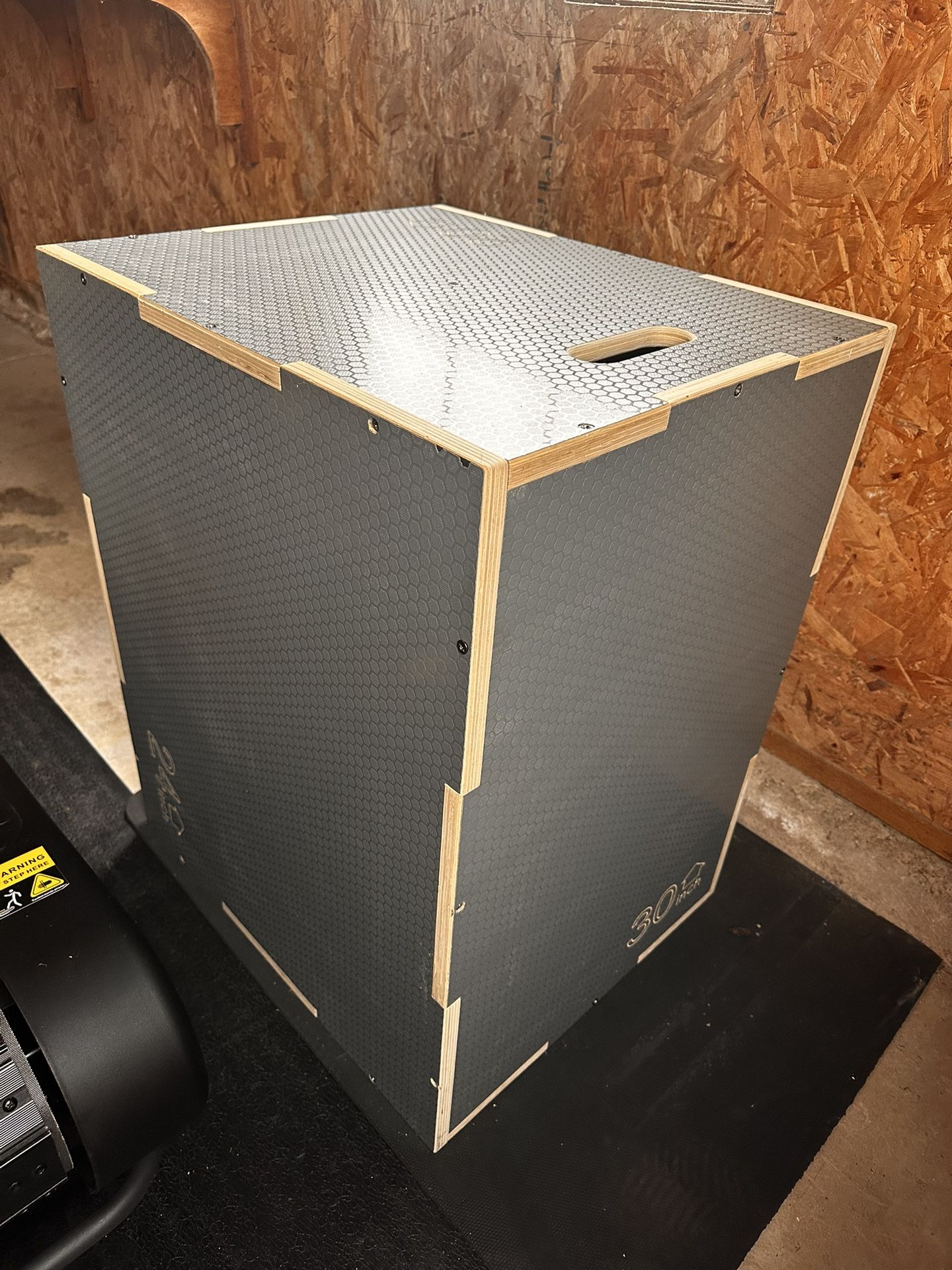 🔥 3-in-1 PLYO BOX – 30x24x20 Heavy-Duty, Barely Used 💪