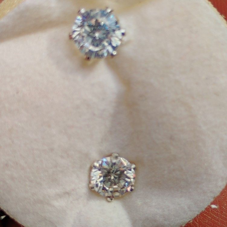 1k Diamond Earrings For Special Price