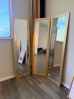 Set of 3 gold mirrors