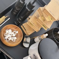 Over 100 Lash Extension Trays Available