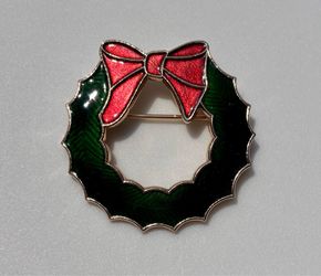 Enameled vintage Christmas wreath pin
