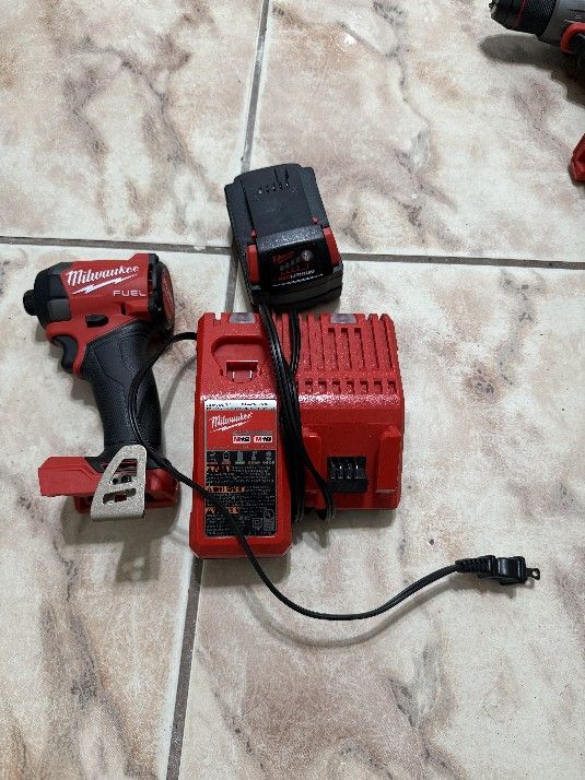 Milwaukee M18 FUEL 1/4" Hex Impact Driver + Battery + Charger Bundle