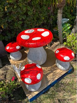 Table set mushrooms 🍄