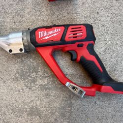 Milwaukee double cut shear 18v like new asking $200 