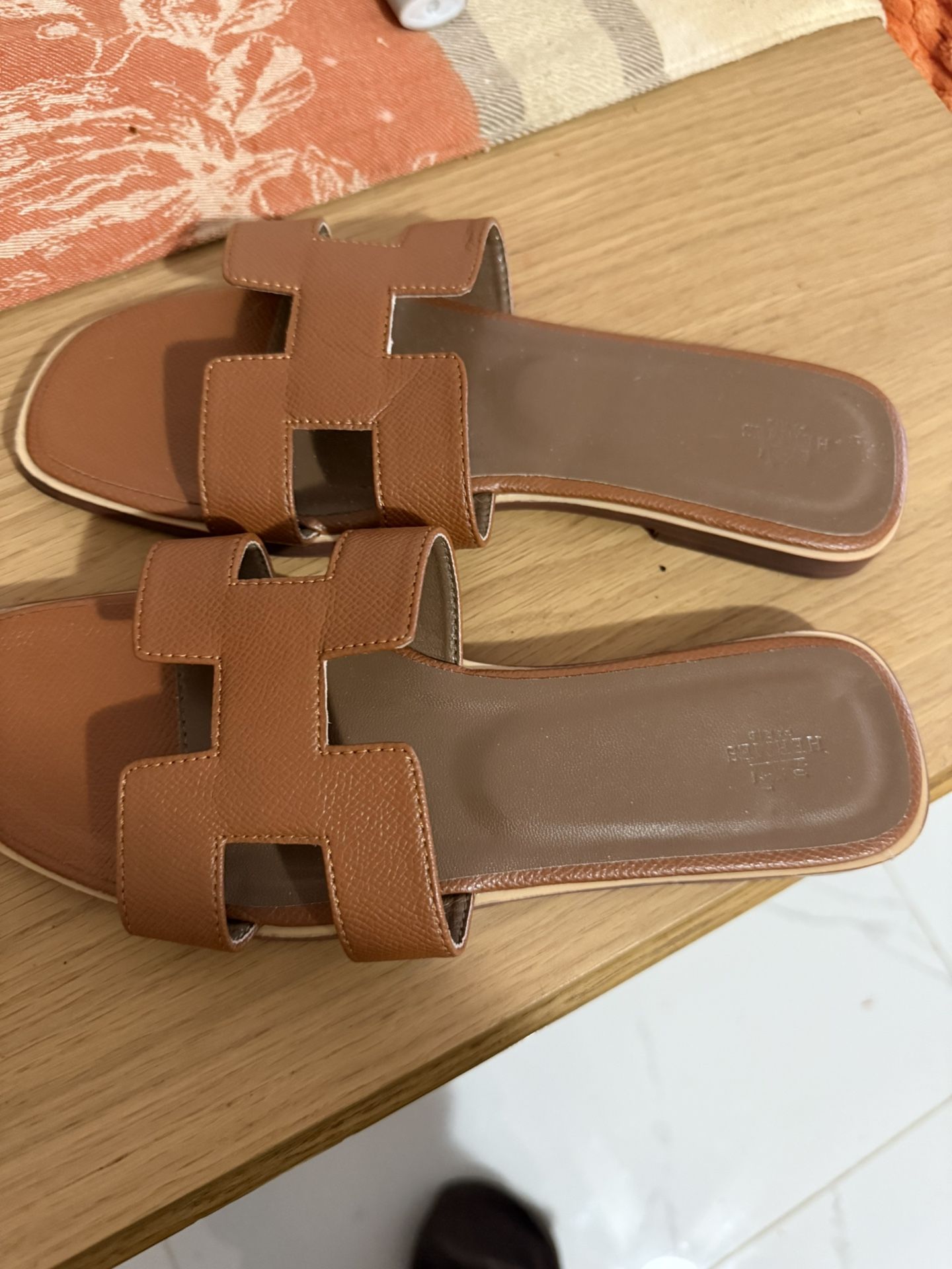 Sandals Size 6 Like New