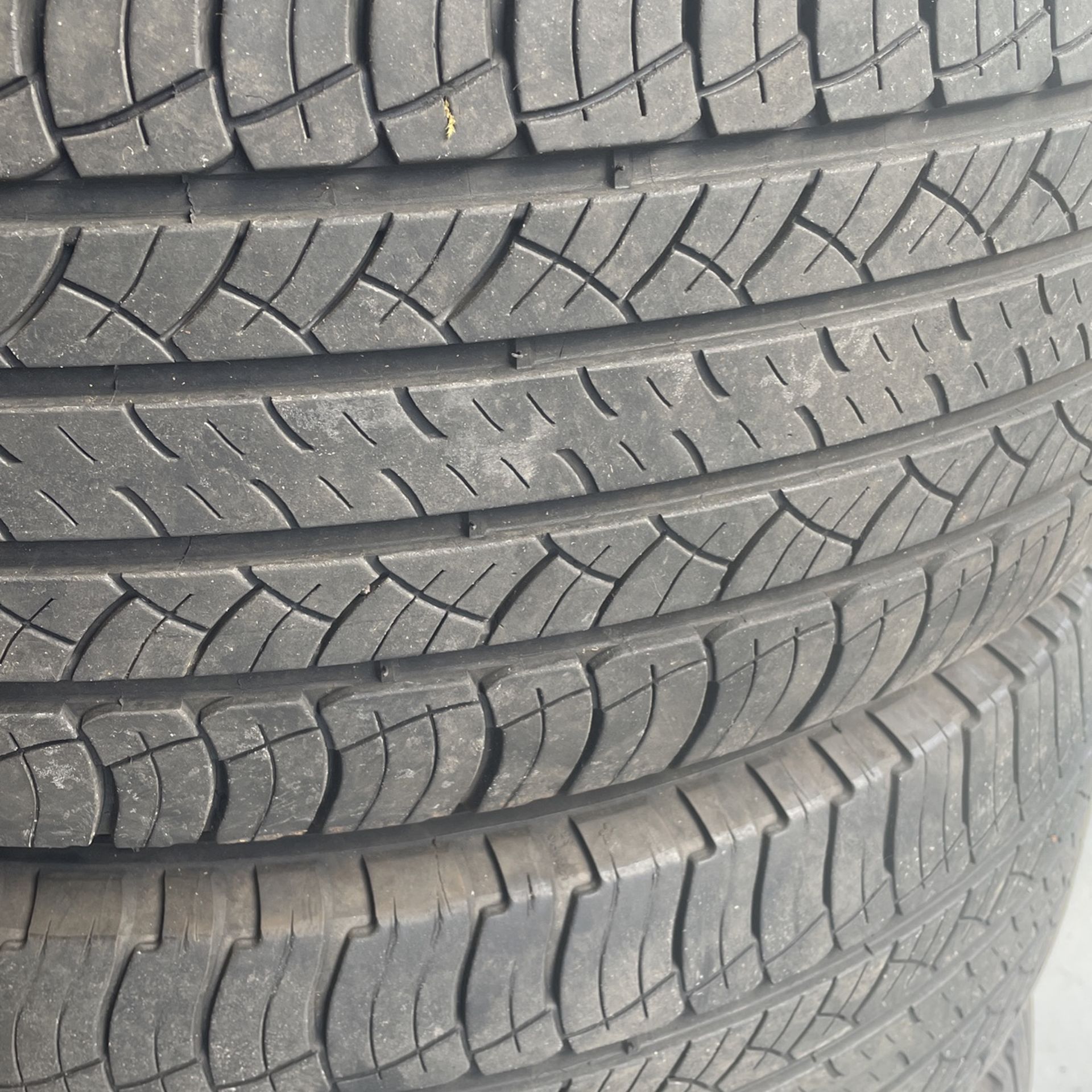 265/60/R18 Michelin Latitude Tour HP for Sale in Tumwater, WA - OfferUp