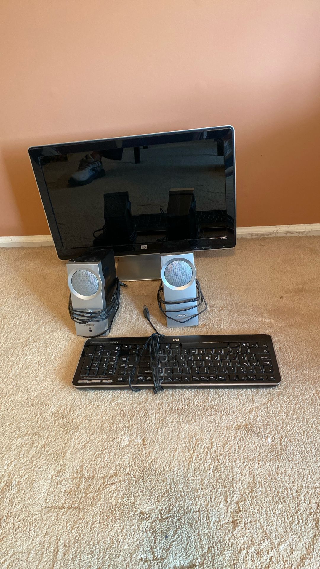 HP Computer screen and Accessories …. great buy,, make offer