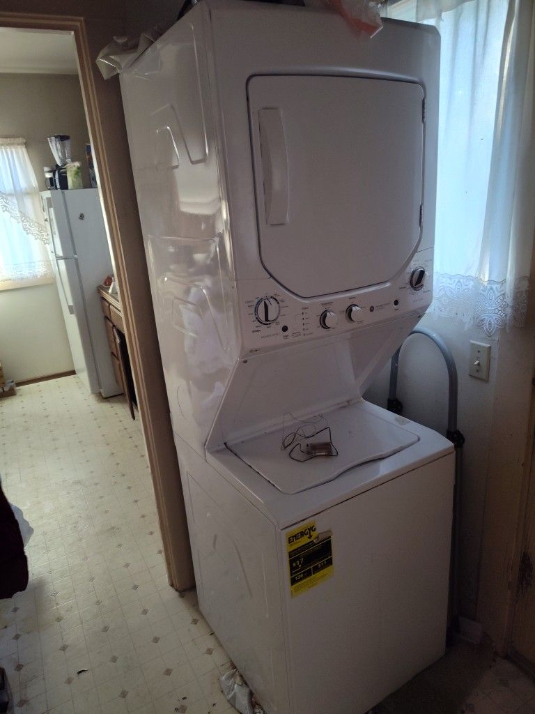 GE Stackable Washer/Dryer