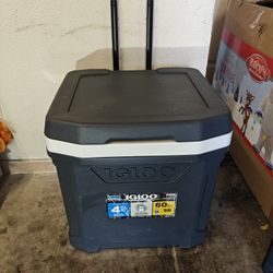 60qt Rolling Igloo Like New