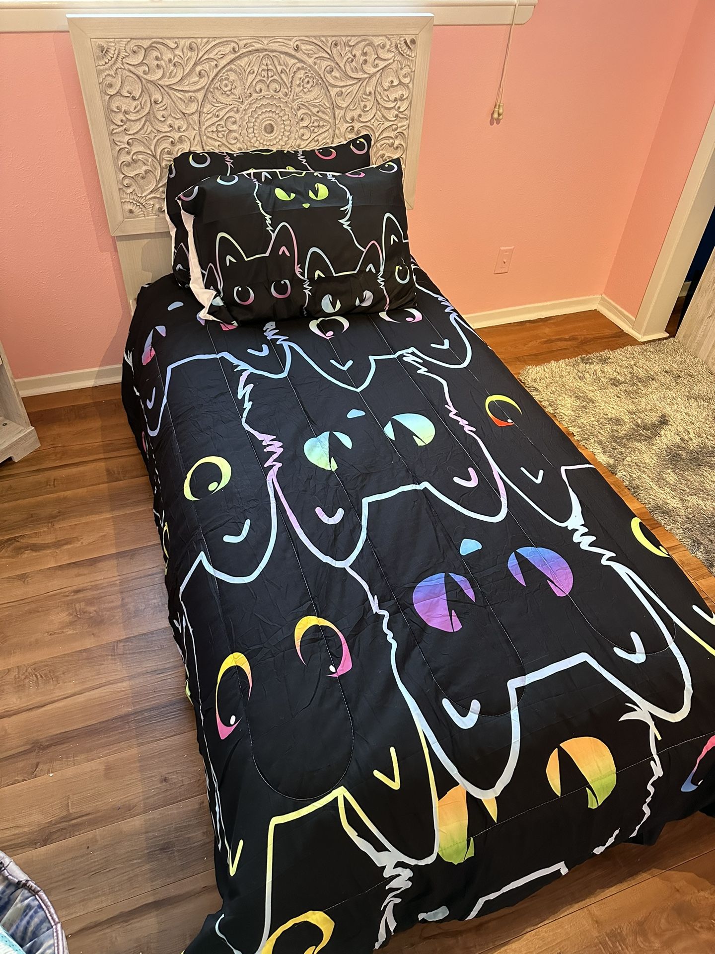 Brand New Twin Bed With Memory Foam Mattress & Bedding