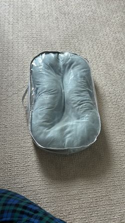 Like New Green Snuggle Me Organic With cover !