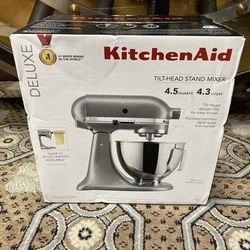 Brande New Kitchen Aid Mixer