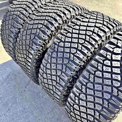 315/70/17 vendo un set de llantas usadas excelente condiciones de vida las 4 ✅🤩I am selling a set of used tires, all 4 in excellent living conditions