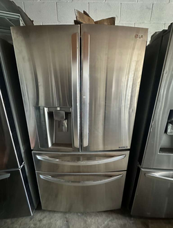 LG 4‑Door French Door Fridge – Stainless, Ice/Water Dispenser