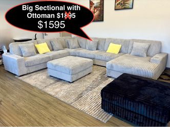 CLEARANCE SALE 🚨 Big Sectional with ottoman and USB PORT