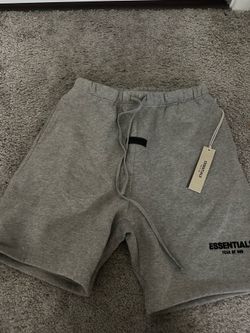Men’s essentials shorts size M color grey