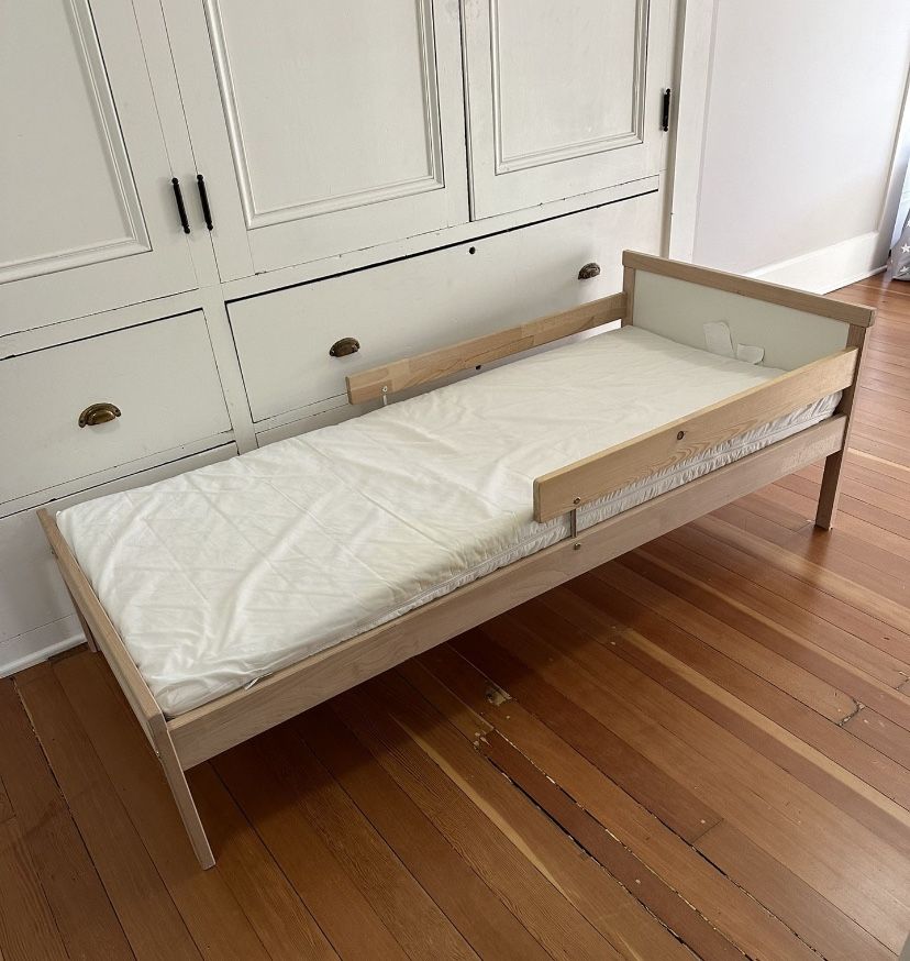 Pending Pickup******Toddler Bed Ikea Sniglar for Sale in Portland, OR