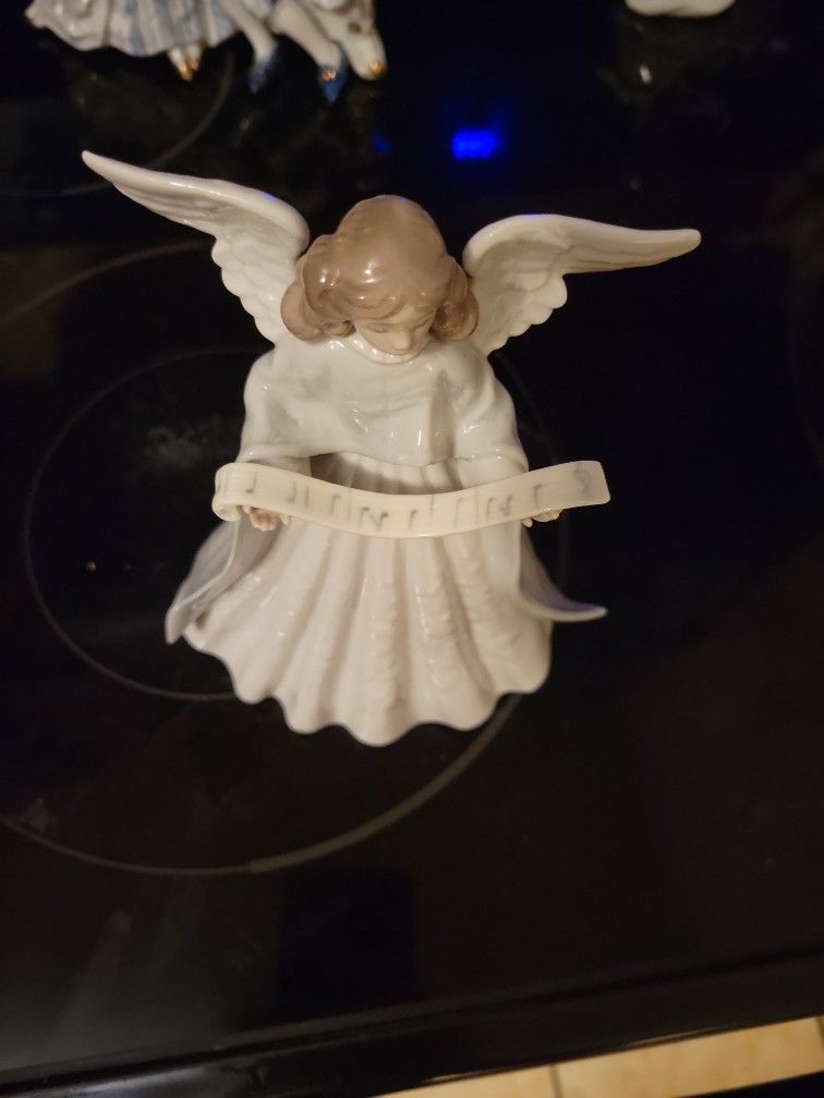 Llardro Daisa Nativity Angel