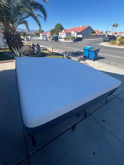 Like New vÍSCOFLEX LUXE MEMORY FOAM KING SIZE MATTRESS MEDIUM FIRME