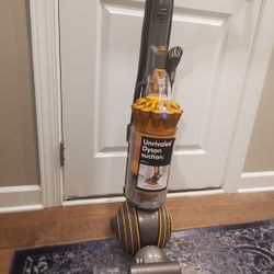 Dyson Multi Floor 2 Vacuum  Like New