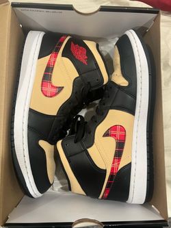 Air Jordan’s retro 1s mids