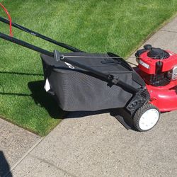 Super Nice Troy-Bilt Push Lawn Mower With Briggs & Stratton 140cc Engine Starts Easy Runs Perfect