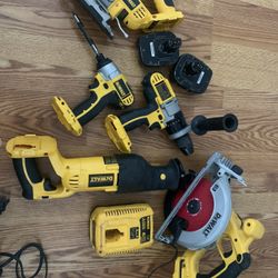 DeWALT tools drills drill hammer drill saw batteries chargers 