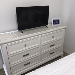 Queen Bedroom Set