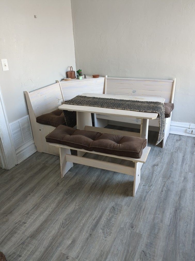 Cozy Breakfast Nook w/ Storage