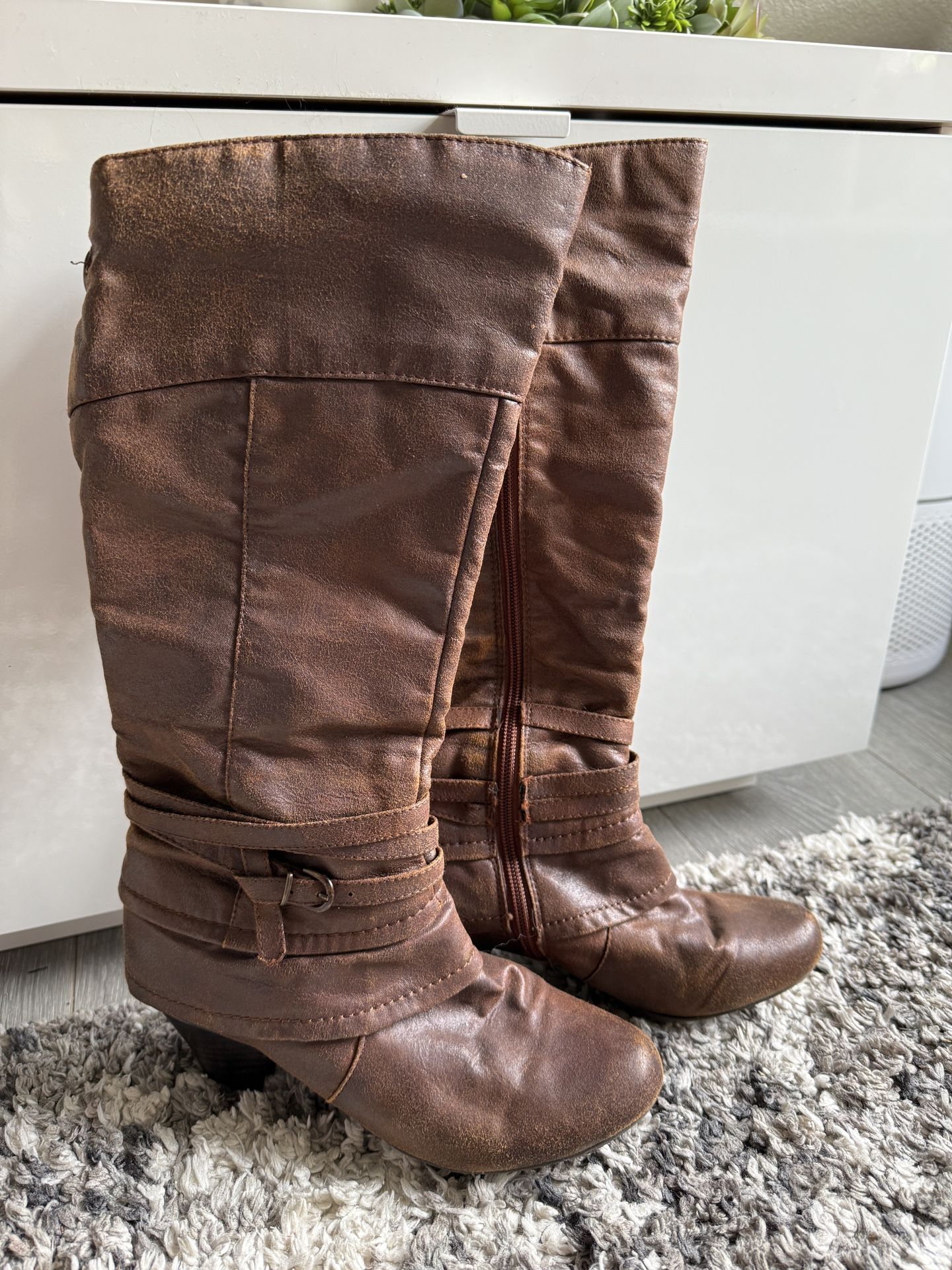 BearTraps Brown Boots 6.5