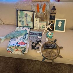 By The Sea  Bathroom, Decorations