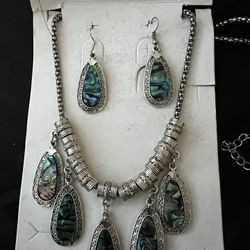 Silver Shell Necklace And Earrings 
