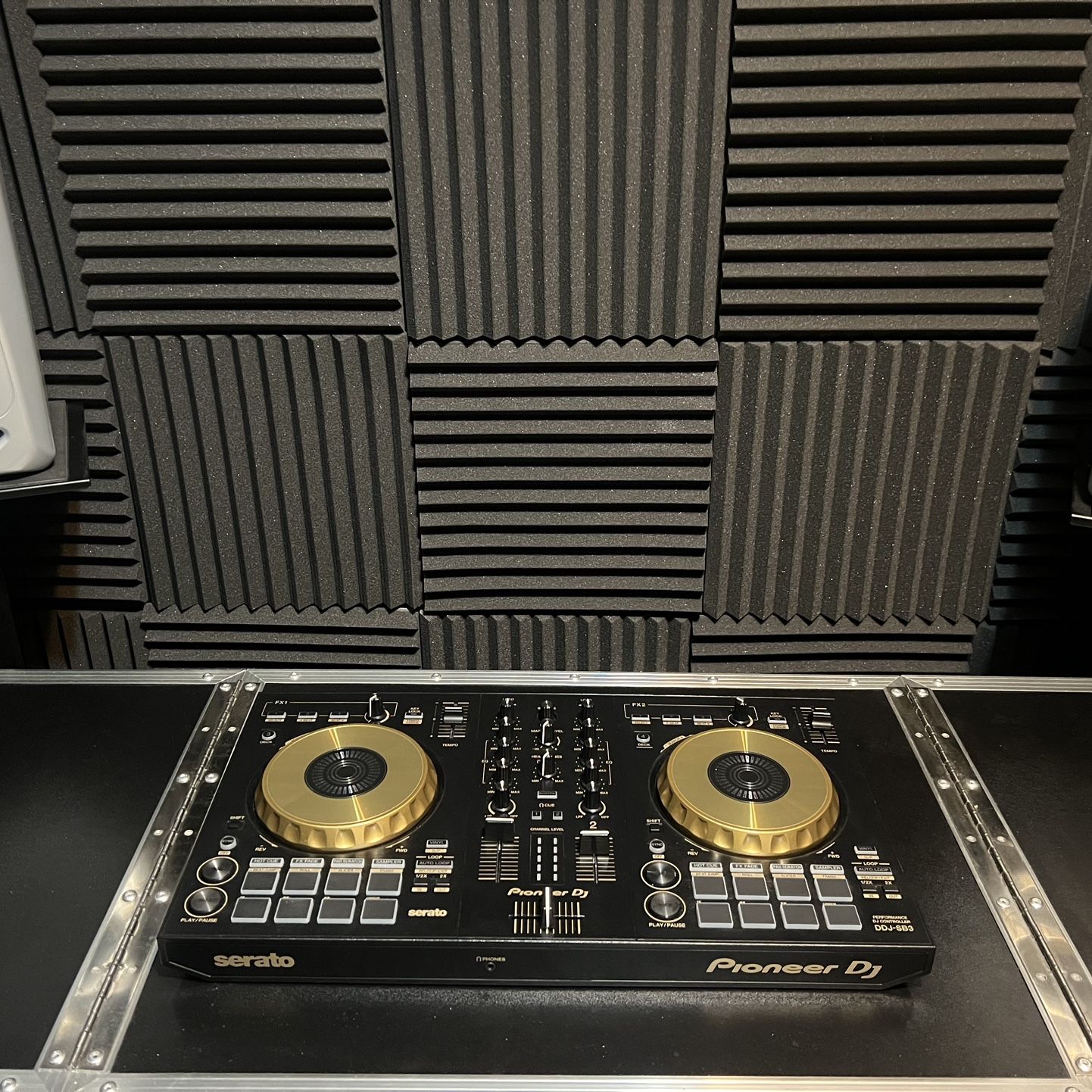Pioneer DDJ-SB3 Limited Edition Gold for Sale in Los Angeles, CA 