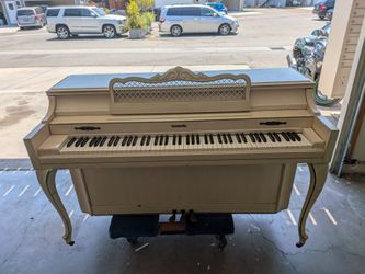 Baldwin spinet upright piano