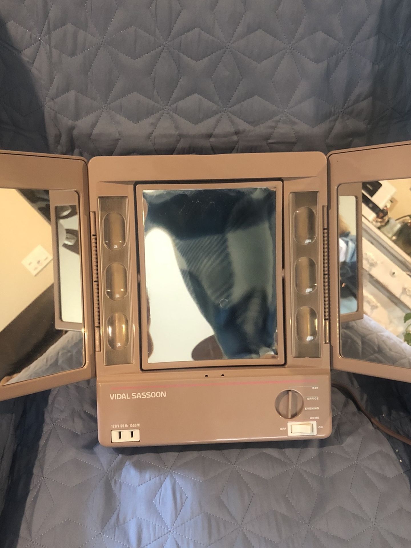 Vidal Sasoon Vintage Mirror With Lights