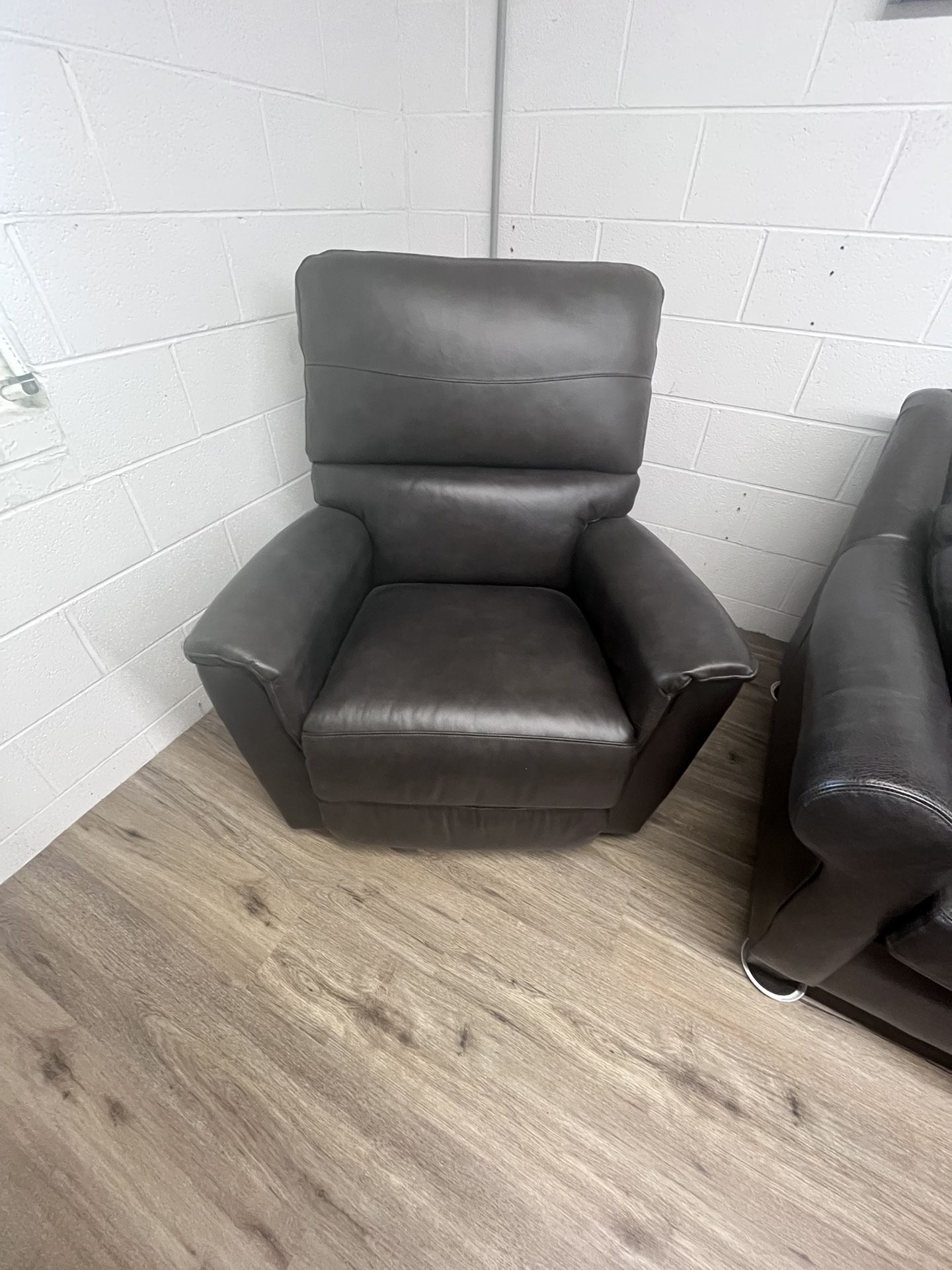 Laz-Y-Boy Rocking Recliner BRAND NEW