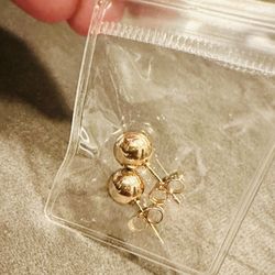 Elegant Classy Gold Earrings