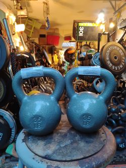 PAIR  OF  NEW  35  POUND  KETTLEBELLS