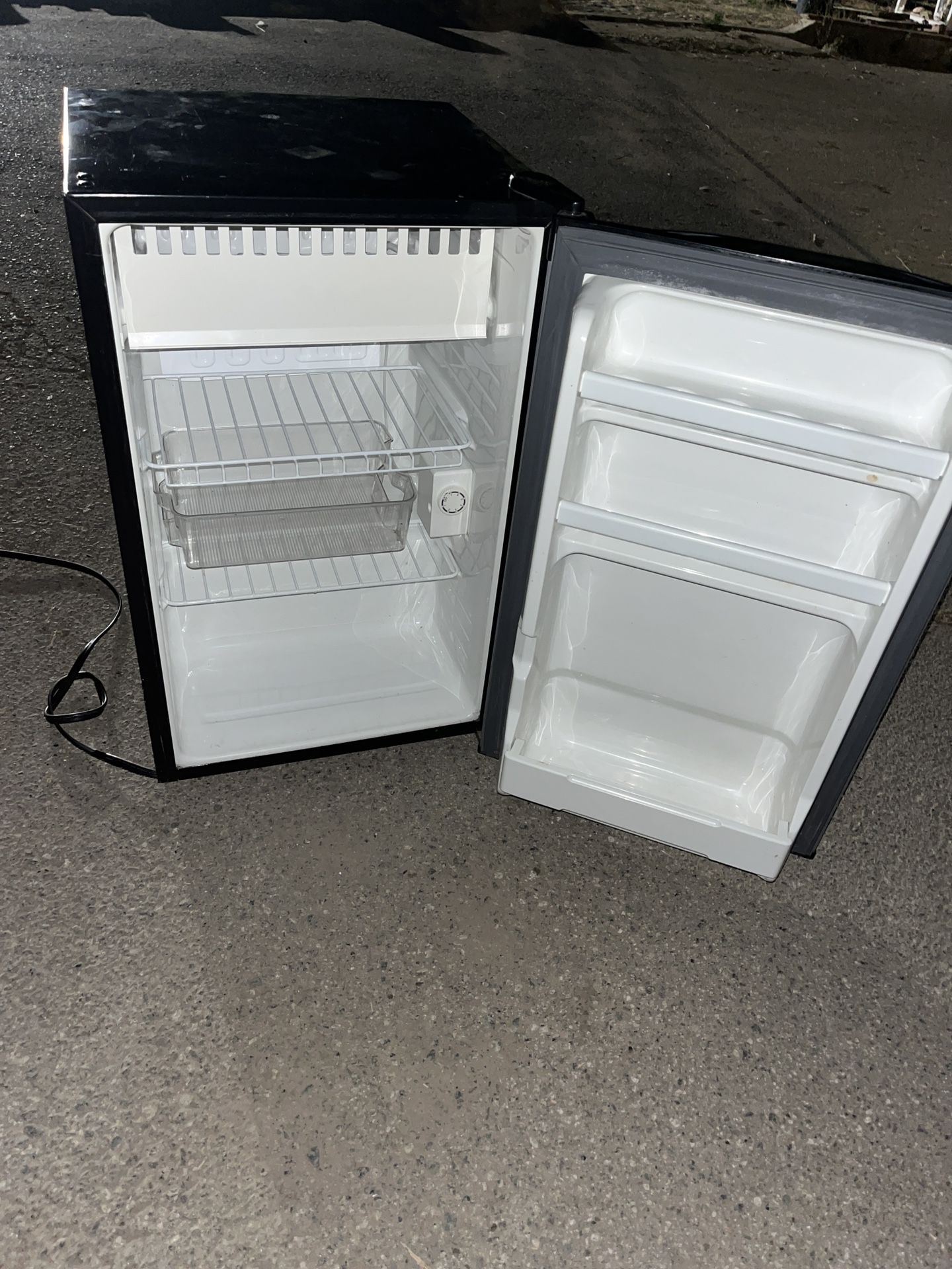 magic chef mini fridge
