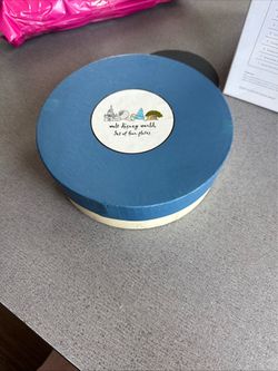 Walt Disney World set of four plates collectible retired 8 inch round plates with box