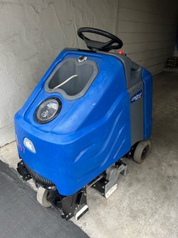 Windsor Chariot iCapsol Ride-on Carpet Cleaner CI24