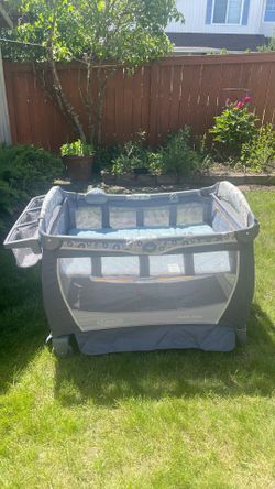 Graco Pack &Play,2 levels,music  sounds ,lighting ,diapers  Organizer .
