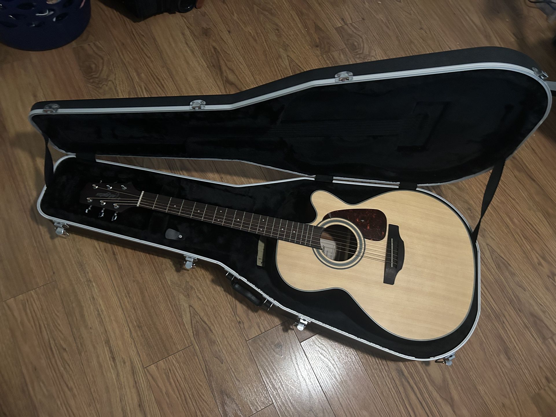 Takamine Acoustic Electric Guitar With Hard Case Never Used 