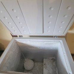 Insignia 5 Cubic Ft Chest Freezer