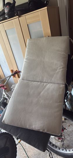 4 Grey and 2 cream Tie chair cushions