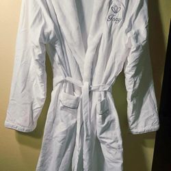 WHITE COZY BATHROBE
