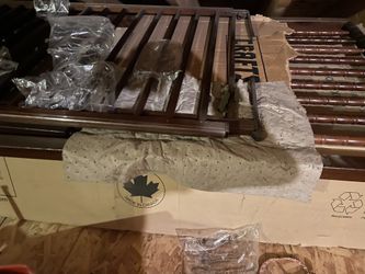 Wood Crib .. Great Condition $60