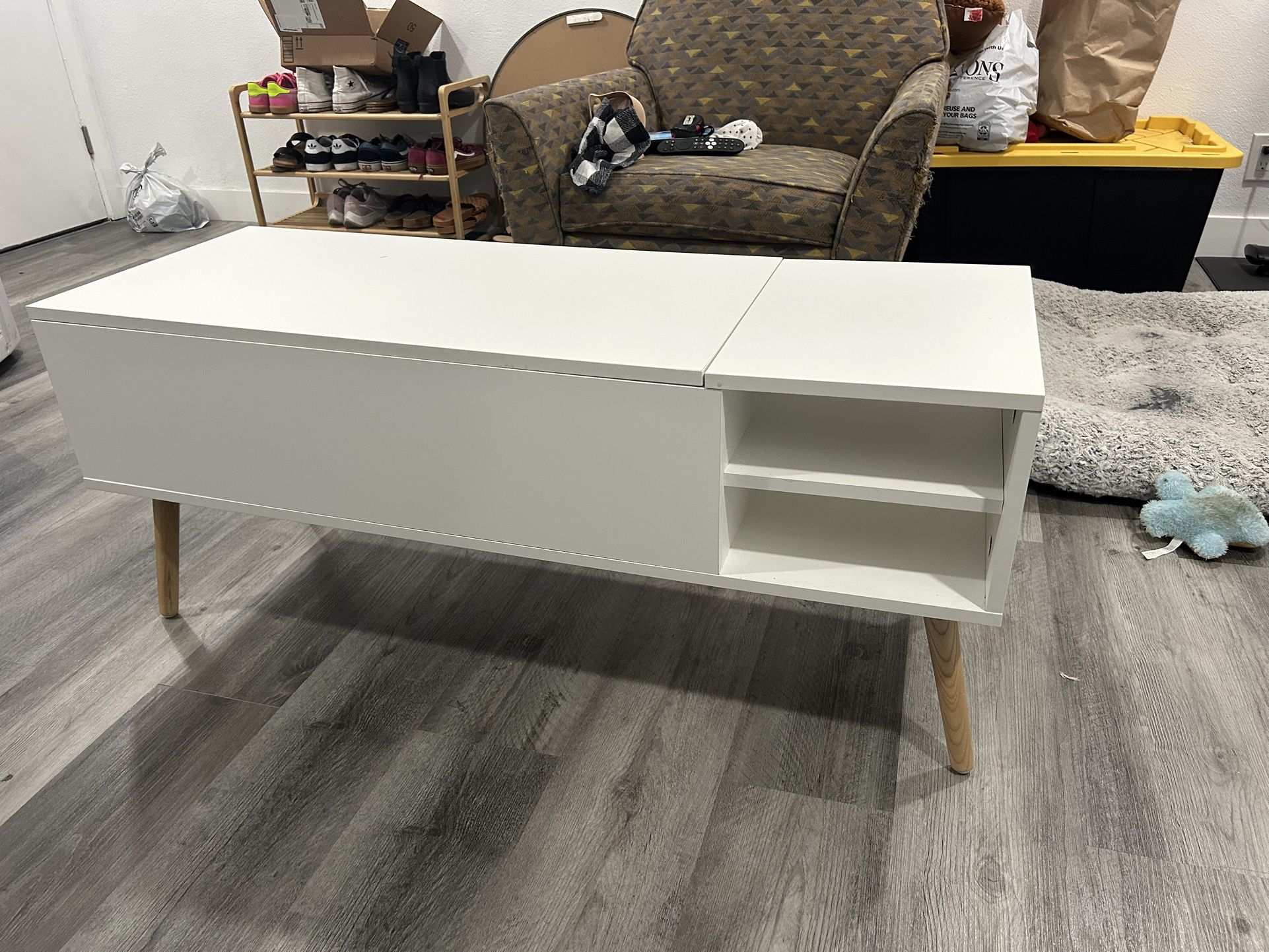 Coffee Table With Lots Of Storage